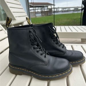 dr. martens 1460 women’s size 7